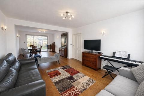4 bedroom detached house to rent, Briarwood Road, Epsom