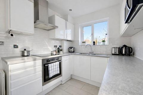 4 bedroom detached house to rent, Briarwood Road, Epsom