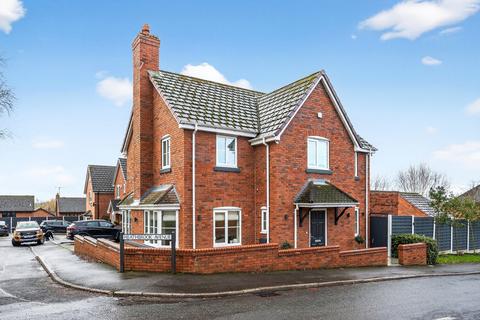 4 bedroom detached house for sale, Heathbrook Avenue, Kingswinford, DY6