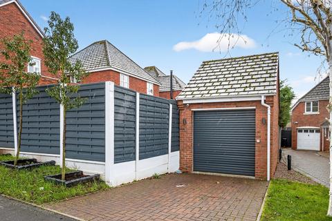 4 bedroom detached house for sale, Heathbrook Avenue, Kingswinford, DY6