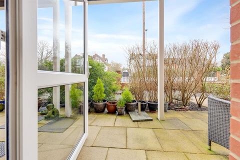 2 bedroom apartment for sale, Queens Gate, Wellington Road, Wokingham, RG40 2DS