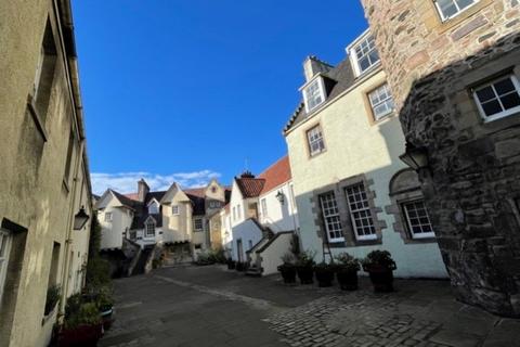 undefined, White Horse Close, Canongate EH8