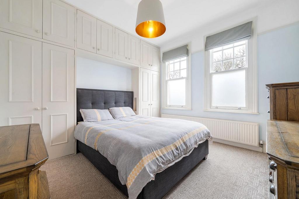 Bedroom (1).JPG