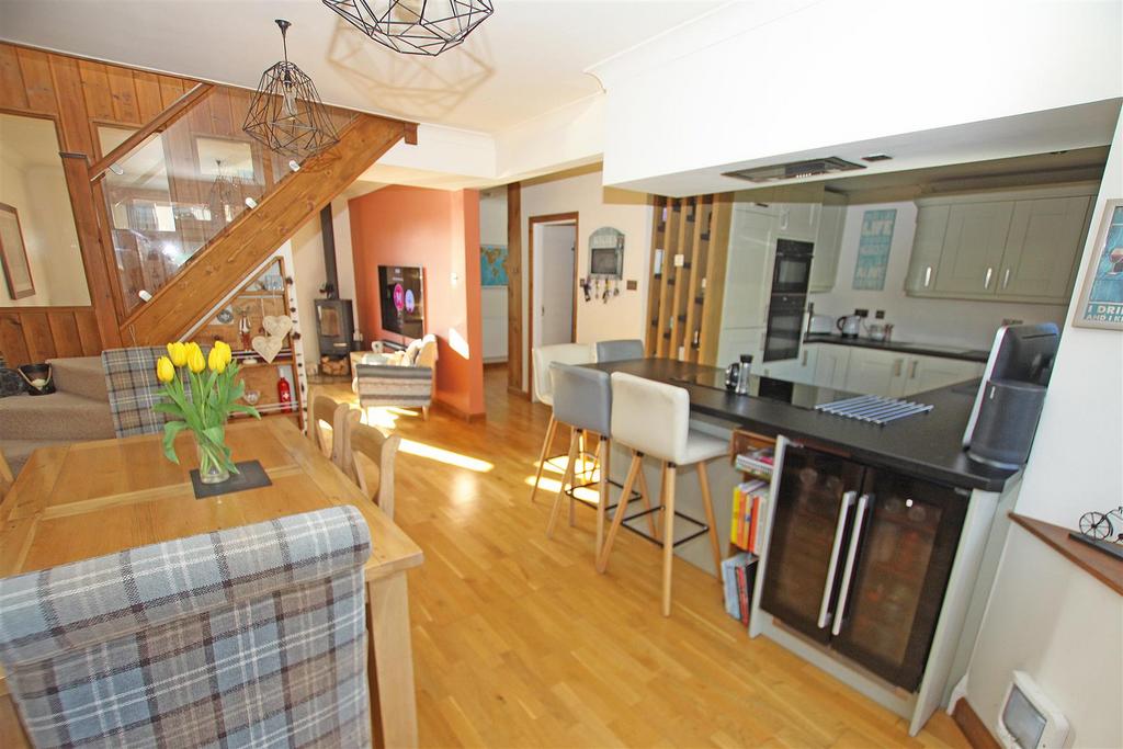 L Living area.jpg