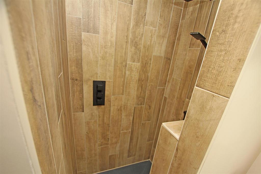 Bathroom c.jpg
