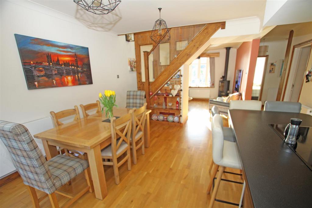 Dining area b.jpg