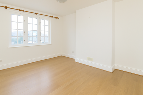 2 bedroom flat to rent, Frogmore, London, SW18