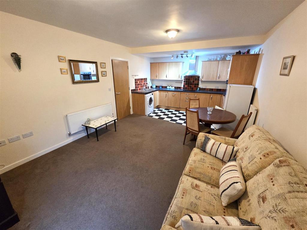 Lounge kitchen.jpg