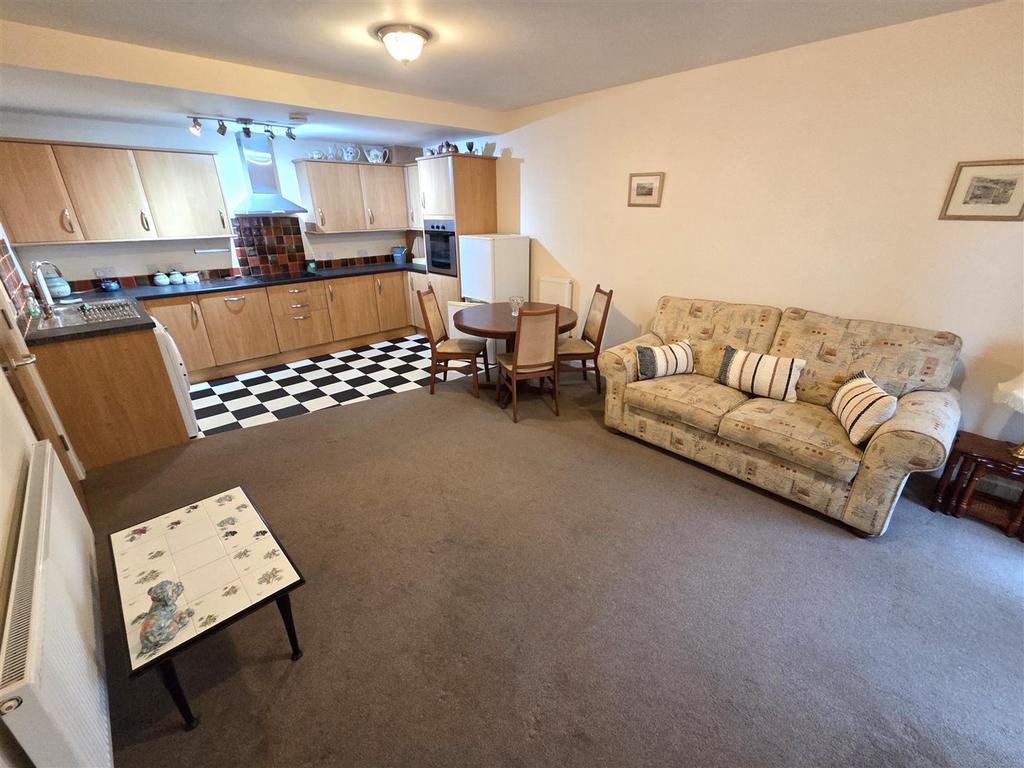 Lounge 2.jpg