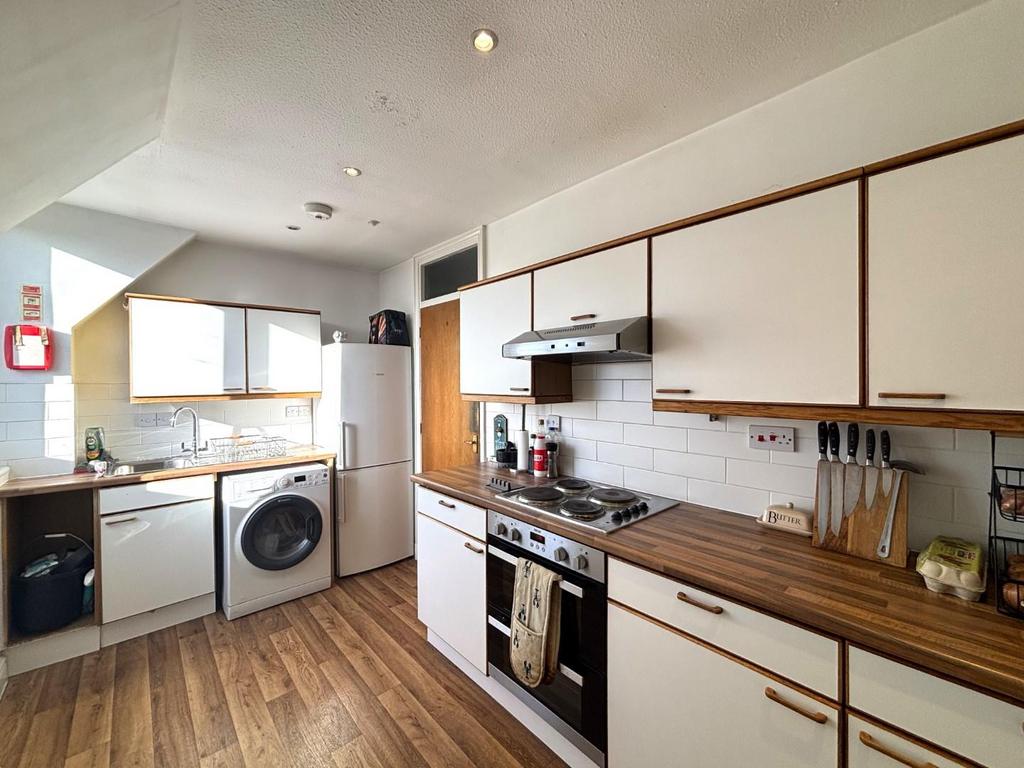 Kitchen 1.jpeg
