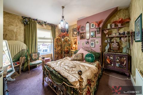 undefined, 1, Liverpool L9