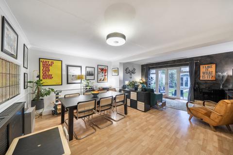 Woodville Road, Barnet, EN5