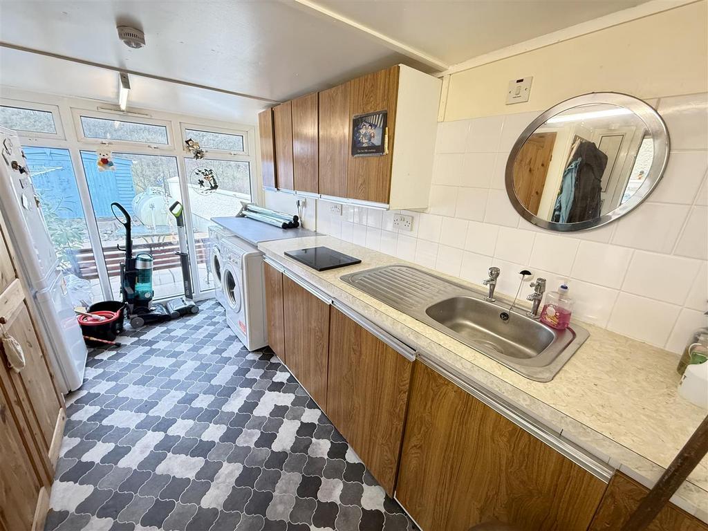 UTILITY ROOM off