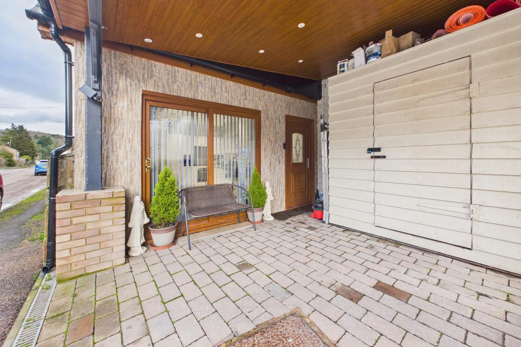 Outside annexe