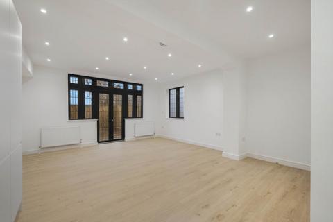 2 bedroom flat to rent, Nether Street, West Finchley London N3