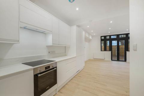 2 bedroom flat to rent, Nether Street, West Finchley London N3