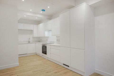 2 bedroom flat to rent, Nether Street, West Finchley London N3