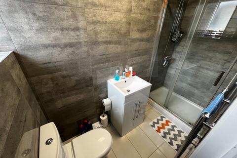 2 bedroom apartment to rent, London Road, Leicester LE2