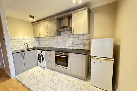 1 bedroom flat to rent, Dellfield Court, Handcross Road, Luton, Bedfordshire, LU2 8JJ