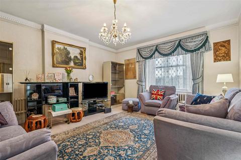 3 bedroom flat for sale, North End House, Fitzjames Avenue, London, W14
