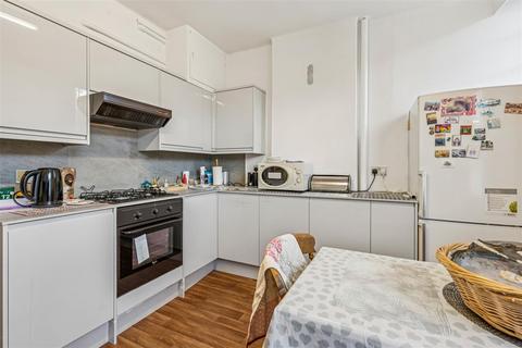 3 bedroom flat for sale, North End House, Fitzjames Avenue, London, W14