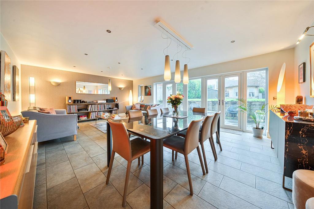Sitting/Dining Room