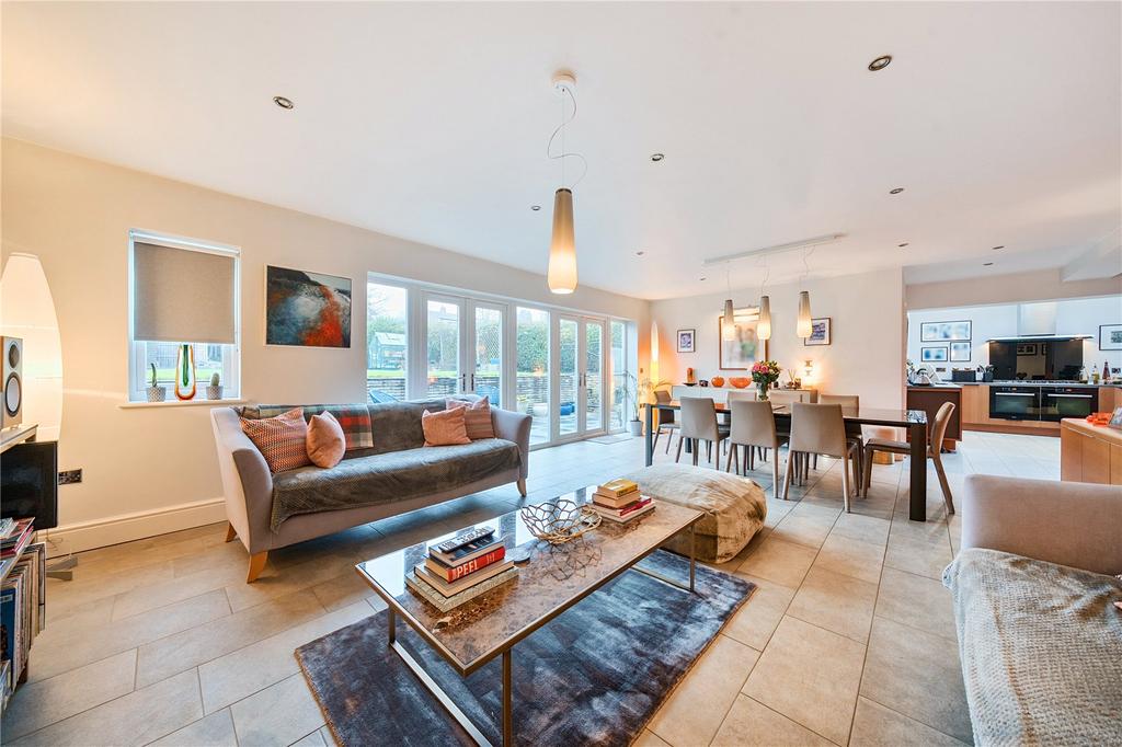 Sitting/Dining Room