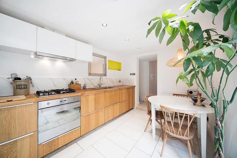 2 bedroom flat to rent, Valliere Road, College Park, London