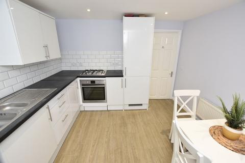2 bedroom flat to rent, High Street, Margate, CT9
