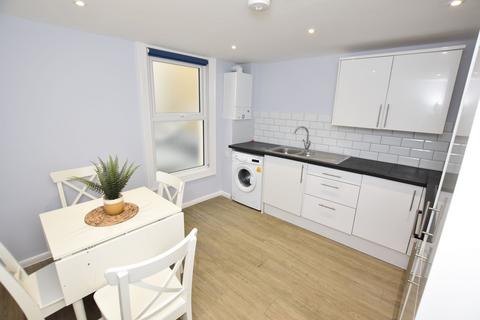 2 bedroom flat to rent, High Street, Margate, CT9