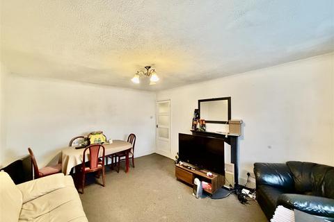 undefined, Staines Road, Hounslow TW4