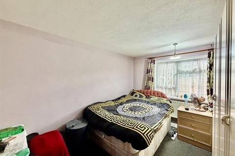 undefined, Staines Road, Hounslow TW4