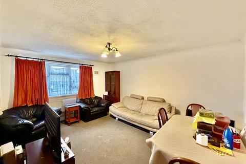 undefined, Staines Road, Hounslow TW4