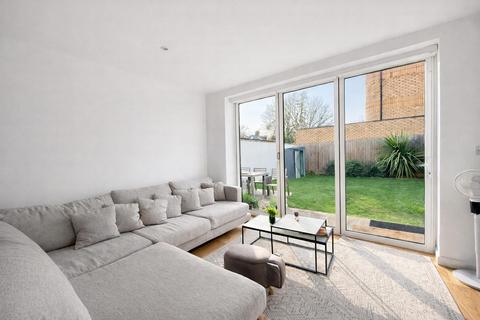 4 bedroom detached house to rent, Lime Grove, New Malden