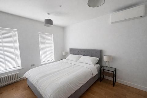 4 bedroom detached house to rent, Lime Grove, New Malden