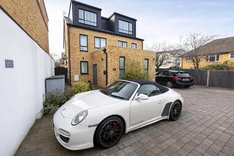 4 bedroom detached house to rent, Lime Grove, New Malden