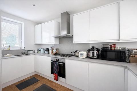 4 bedroom detached house to rent, Lime Grove, New Malden