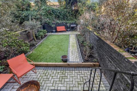 2 bedroom maisonette for sale, Berriman Road, Islington, London, N7