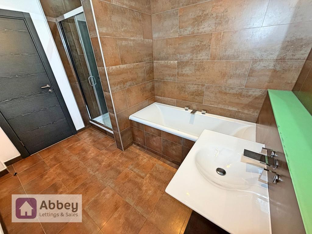 Ensuite Bedroom 1