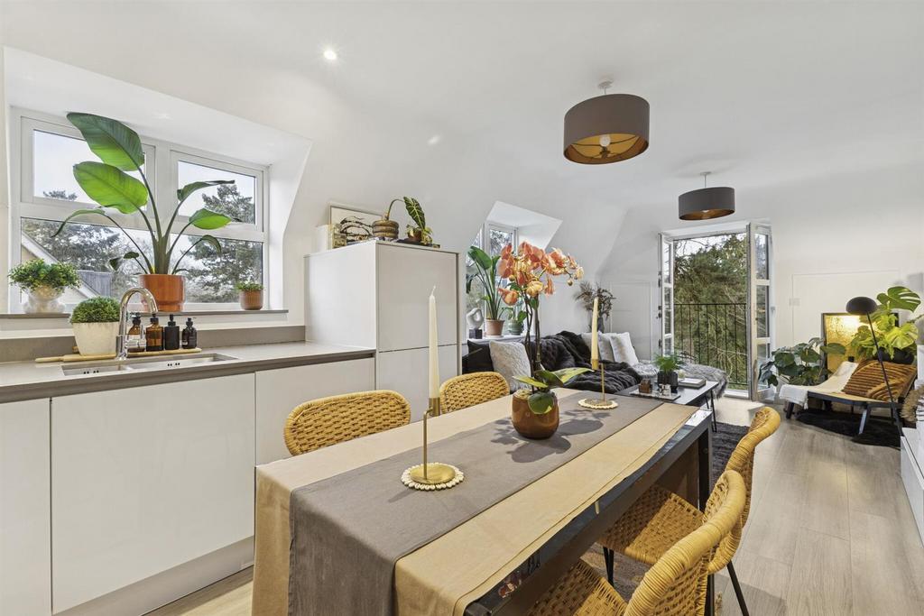 103533 Flat 18 Chambord House Queenswood Crescent