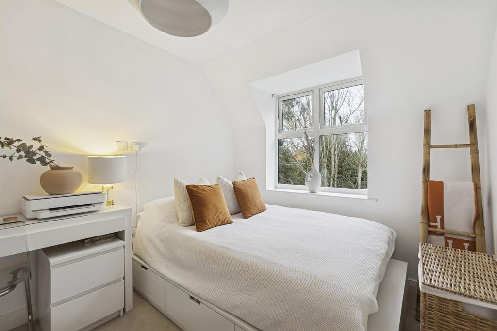 103533 Flat 18 Chambord House Queenswood Crescent