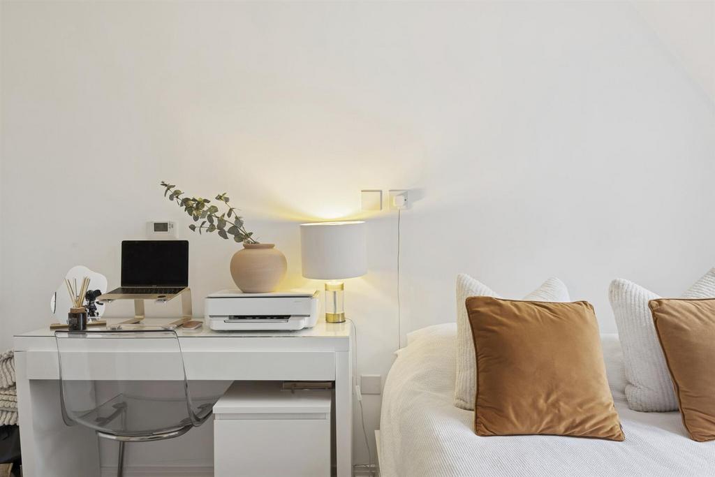 103533 Flat 18 Chambord House Queenswood Crescent