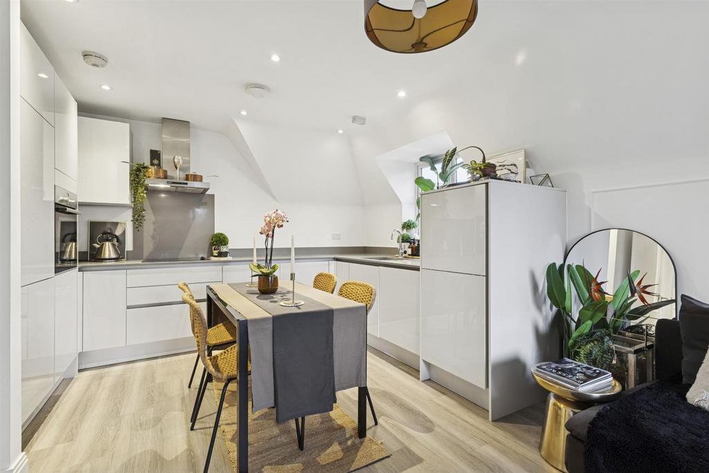 103533 Flat 18 Chambord House Queenswood Crescent