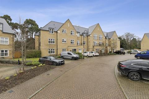 2 bedroom flat for sale, Queenswood Crescent, Englefield Green