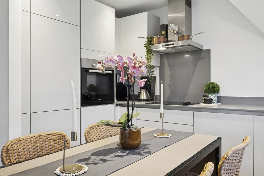 103533 Flat 18 Chambord House Queenswood Crescent