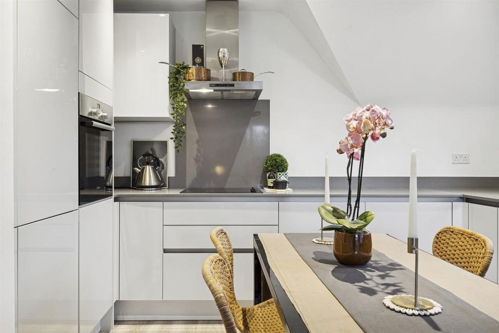103533 Flat 18 Chambord House Queenswood Crescent