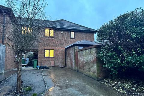3 bedroom end of terrace house to rent, Medhurst, Woking GU24