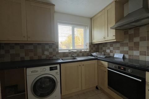 3 bedroom end of terrace house to rent, Medhurst, Woking GU24