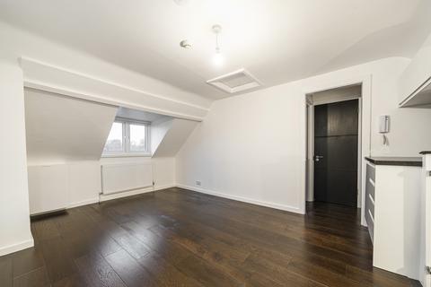 2 bedroom flat to rent, Holmesdale Road, London, SE25