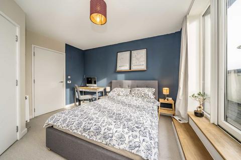 2 bedroom flat for sale, Waterfall Cottages, LONDON SW19